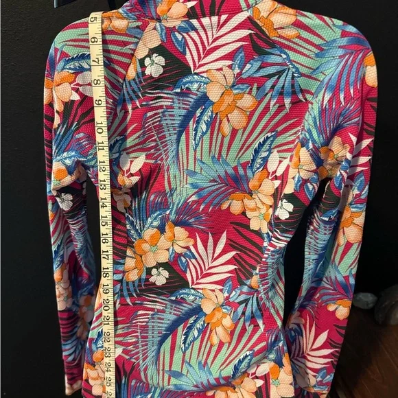 Tommy Bahama Red Fitted Graphic Blouse - Picture 3 of 8